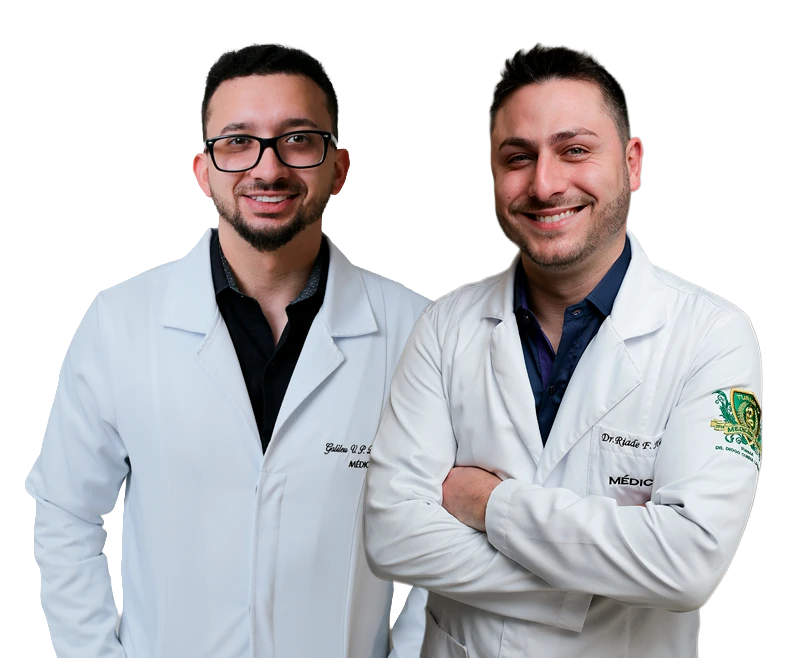 Dr. Riade Fauth Hosni: CRM/PR 44603 | Dr. Galileu Valiati Pimentel de Medeiros: CRM/PR 46487